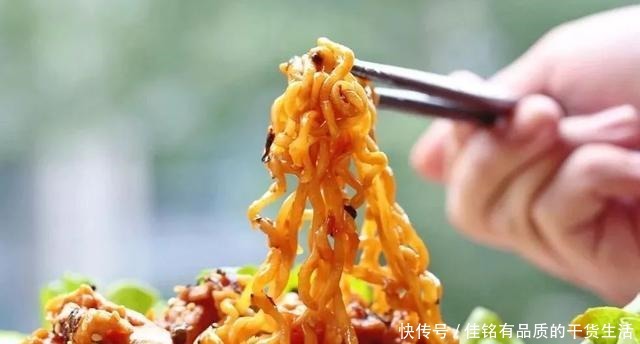 有人|最迷你的泡面,吃100包都不一定饱,网友这面怎么还会有人买