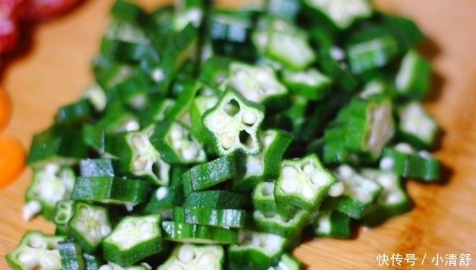 秋葵|秋葵第一次这么做,又简单又营养,不吃秋葵的孩子都夸太好吃