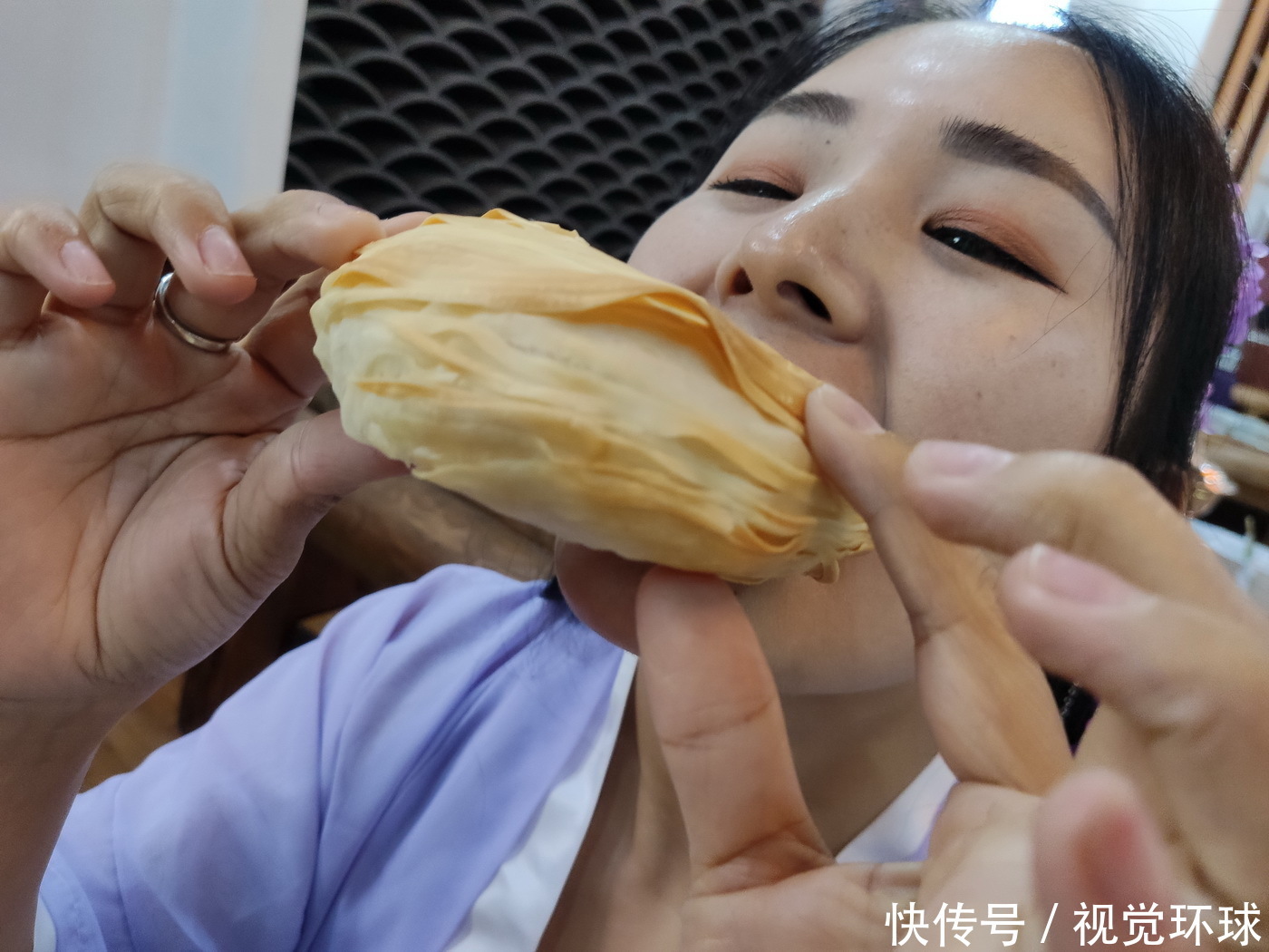 滨州|山东滨州：三美女穿汉服进羊汤店 狂吃千元烧饼