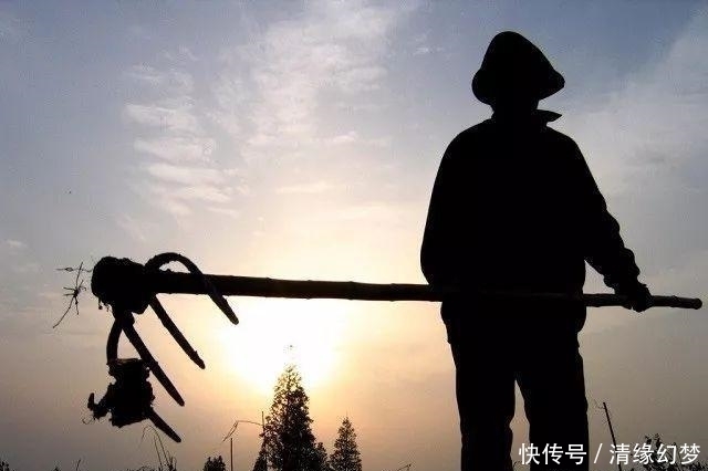 出千害|赌桌出千害的别人妻离子散, 三年后遭了报应, 被废了双手家破人亡