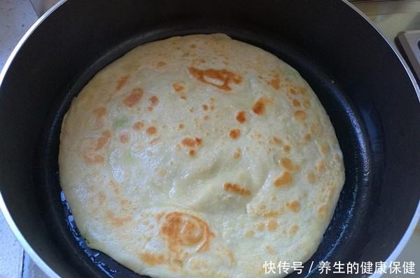 烙饼|烙饼总是发硬不起层牢记这一步,个个松软起层,比手抓饼好吃!