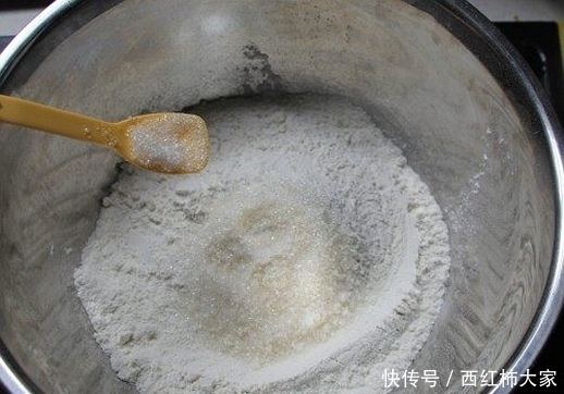  松软|做发糕如此简单，手不沾面，搅一搅，香甜松软，家人抢着吃！