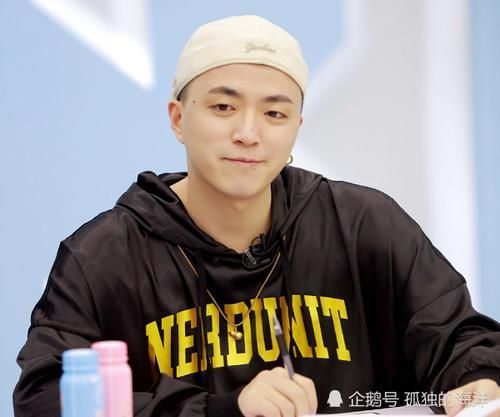 们两|蔡徐坤朱正廷重逢时,谁听到JonyJ说了啥只有大厂女孩才懂