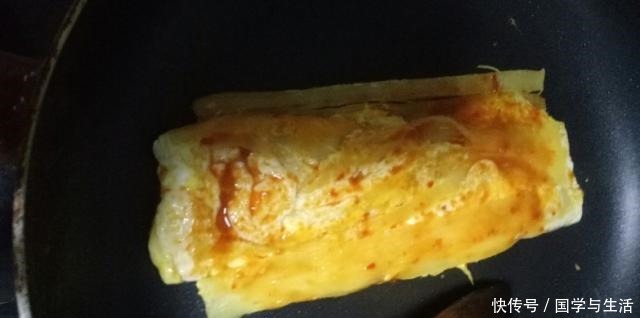 小吃|大妈在校门口卖的小吃,1个6元,每次排长队才买到,便宜又好吃