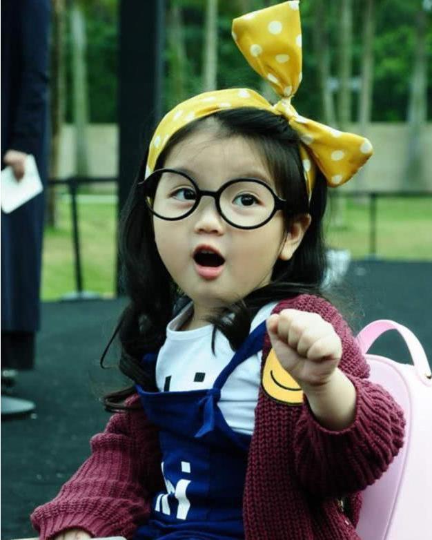  阿拉蕾|人美嘴甜小公主阿拉蕾，4岁出道即赚百万，现在过得如何