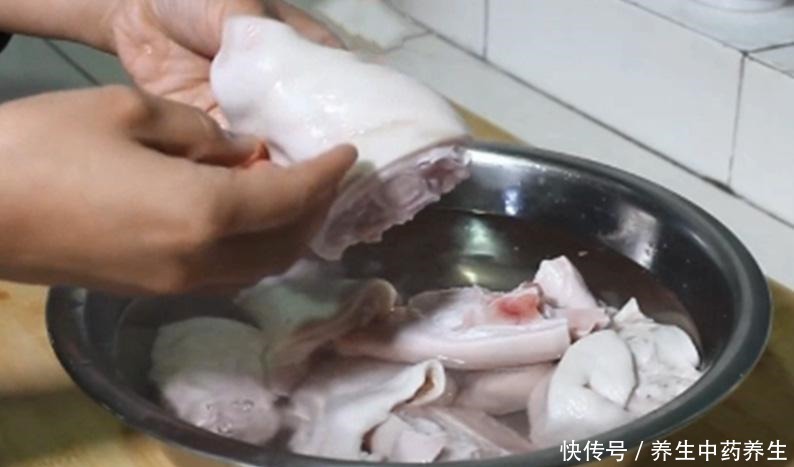 好吃|秋天,这道家常菜要多吃,胶原多多,炖一炖就上桌,入味又好吃