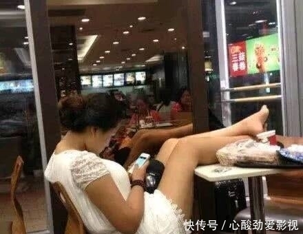 难受|“妹子的护甲快掉了,我看着都难受...”哈哈哈又犯强迫症了!