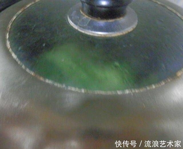  粽叶|带有粽叶香味的香菇鸡腿饭非常适合寒冷和多雨的天气