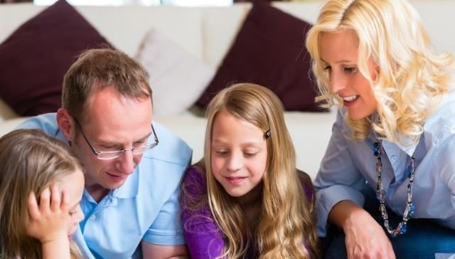 孩子们|兄弟姐妹竞争是很正常的现象,化解兄弟姐妹之间竞争的5个技巧!