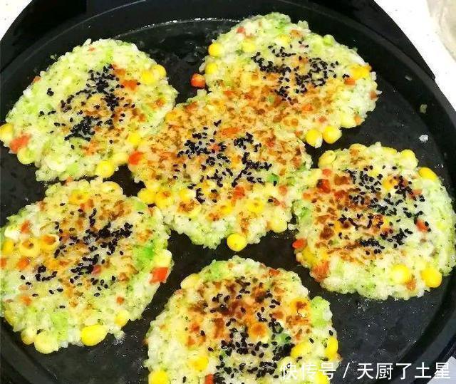 米饭|剩米饭别再炒着吃了,这样做简单营养又美味,我家一周吃3次