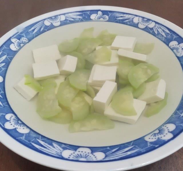  夏日|丝瓜豆腐汤，夏日清淡解暑降温汤
