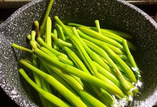 别省|炒菜前,这6种蔬菜必须焯水,为了家人健康,再懒也别省这一步!