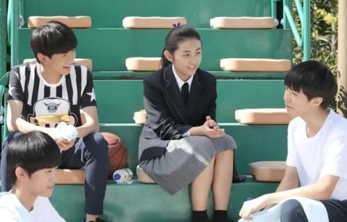 出门|海清胡先煦做客《向往4》,张子枫出门迎接,却喊了一声“妈妈”