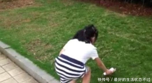 爱孩子|两个小男孩坐车,看了他们举动,网友表示:自愧不如