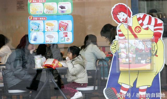 孩子|郑州男子买到“臭”汉堡，维权反被判赔5000，麦当劳：就是这个味