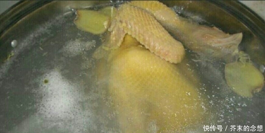 姜葱|粤菜40年大厨煮白切鸡,不只放姜葱,放两粒它,鸡皮自动变黄