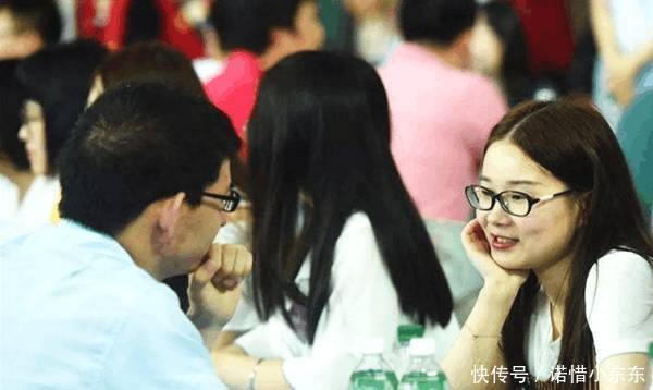  服务员|女子去相亲，男子有事中途结账先离开，女子走时，服务员说没结账