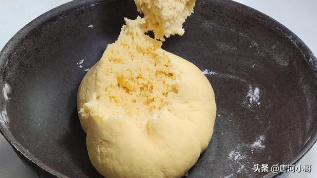 做法|玉米面最好吃做法,开水锅里一倒,瞬间变美味,全家老小都爱吃