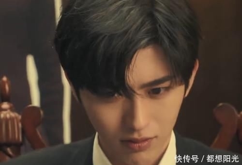 酒杯|跑男家族同时举杯,看清蔡徐坤郑恺拿酒杯的姿势,才知谁是真绅士