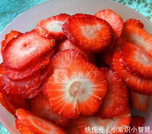 简单|草莓千层蛋糕，一口锅就能做，做法简单，营养美味！