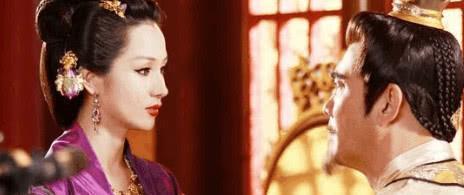  皇帝萧宝卷|她是古时唯一敢奴役皇帝的贵妃，容貌妖娆，天生“贵足”！