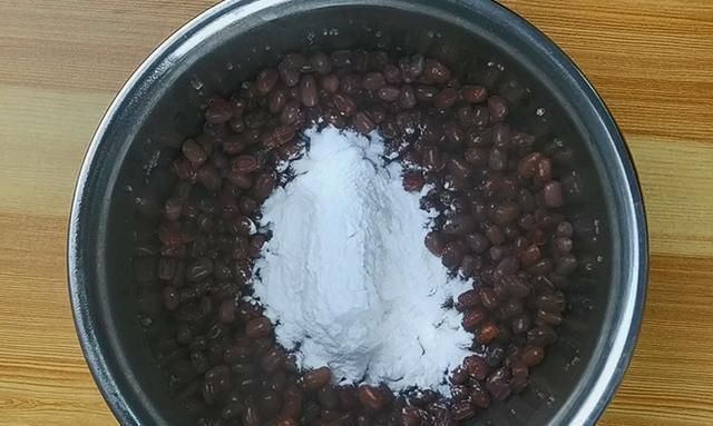 简单|红豆糯米糕的简单做法,软糯香甜,营养好吃,老少皆宜的家中美食
