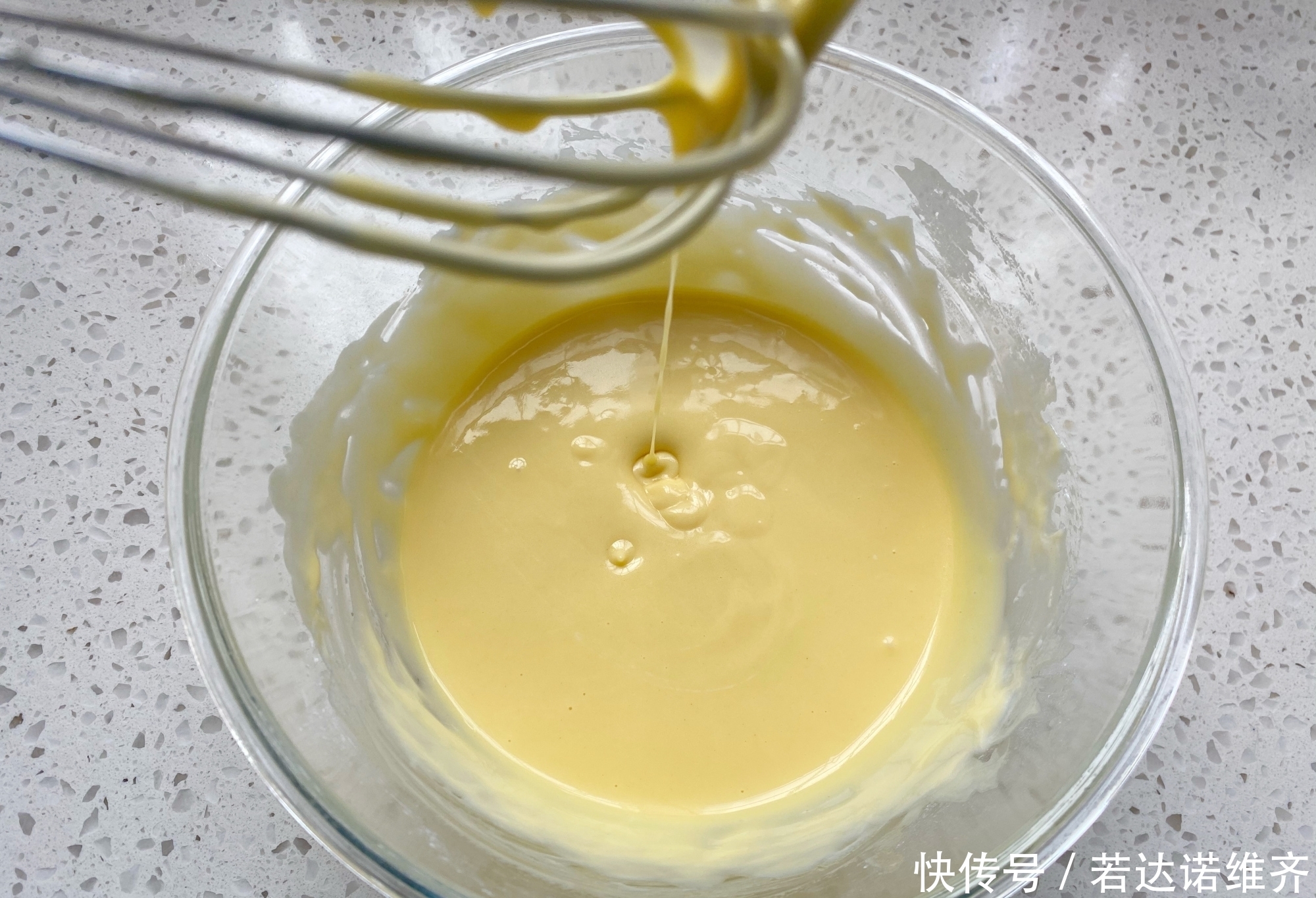 柔软|蛋糕卷最详细的教程,操作方便易成功,细腻柔软怎么卷都不裂