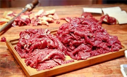牛肉都|同样是牛肉,为啥西餐吃一块牛排就饱,中国火锅吃两盘牛肉还不够