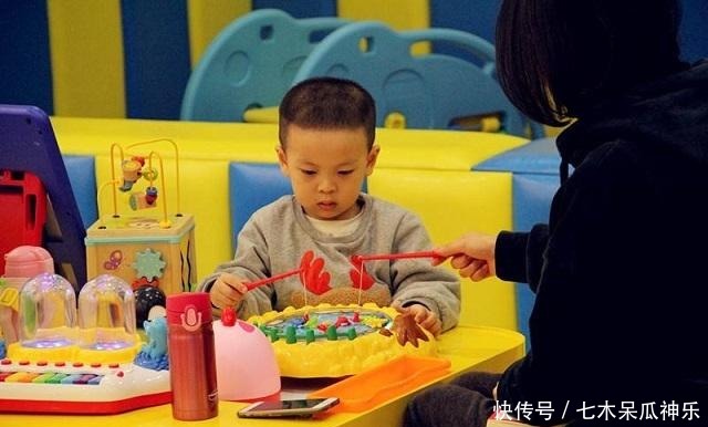  口水|熊孩子3天没吃肉，自己动手做“口水鸭”，鸭子：我当时害怕极了