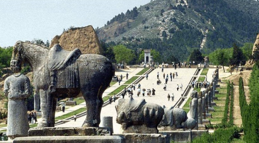 后世|千古一人，他从商人到皇帝，既做到“流芳千古”，也被后世所唾骂