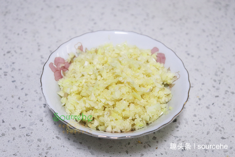  冰糖|做风味辣椒酱时加冰糖，香辣鲜美，存放一年不坏，比老干妈还香