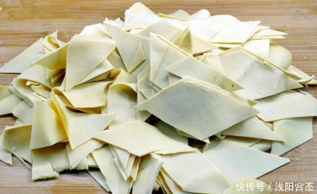 吃辣|怕吃辣还馋尖椒干豆腐,教你这样做,溜干豆腐软嫩香,夹起颤巍巍