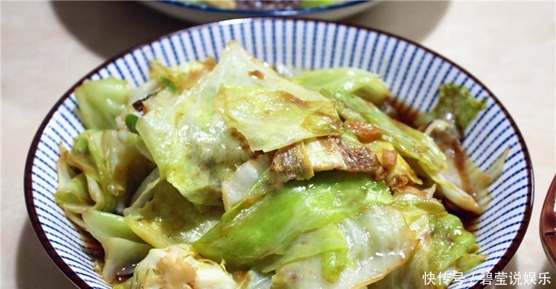 下厨|亲戚来家里送结婚喜帖,我下厨做了6菜1汤,亲戚夸我厨艺好