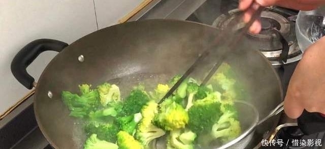 食材|烹饪这4种食材前必须焯水,千万别偷懒!别等到吃出毛病就来后悔