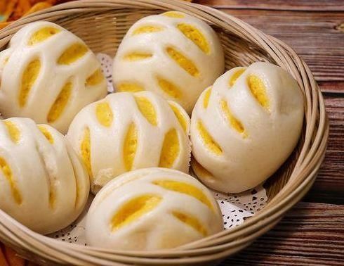 再把南瓜|面粉别直接蒸了,加一块南瓜,不用发面,15分钟出锅,比馒头好吃