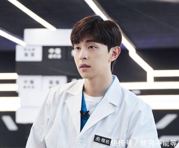 名字|邓伦面对“送命题”,情急之下说出一个名字,伦哥的情商藏不住了