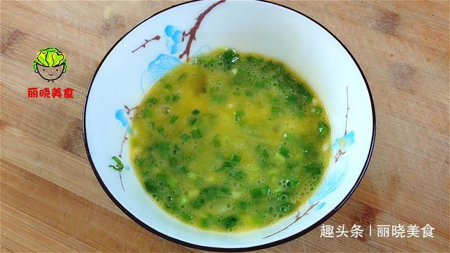 发面|家常版葱花鸡蛋饼,不发面不烫面,简单几步,酥软好吃,凉了不硬