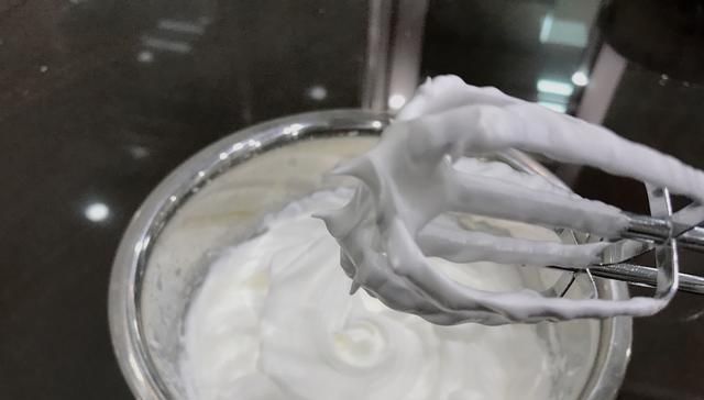 蛋清|做电饭锅蛋糕,不需要加酵母,一样可以做出鲜香、软嫩的蛋糕