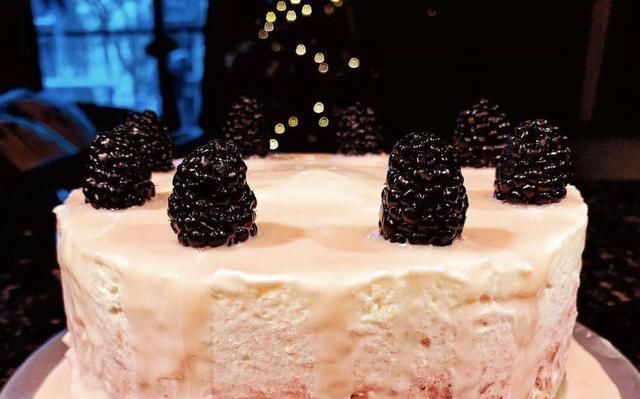  冰淇淋|美味不用等，香肠、蛋黄酥、半芝士布丁烧、抄手、草莓芝士蛋糕