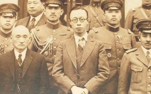 同治|同治皇帝为何19岁便早早驾崩?溥仪在晚年自传中说出了真相