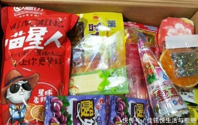 顶级|穷学生常吃的4种“续命粮”,看着都让人心疼,泡面都是顶级套餐