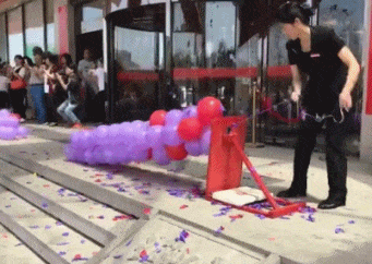 据说|搞笑GIF：据说是宝马出的新车