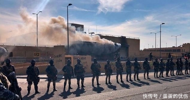  火速|海峡突然竖起导弹，大批美舰火速撤离，白宫收到现场报告一片慌乱