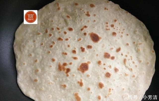 家常|家常烙饼最简单的方法,多加这一步,又软又薄,一分钟烙一张!