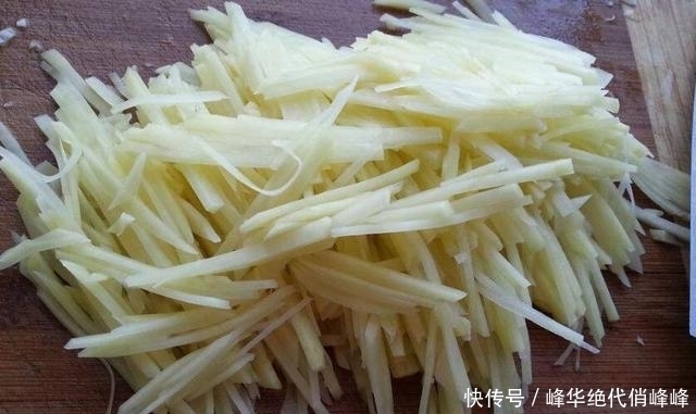 爽脆|炒“土豆丝”时别直接下锅炒,多做这一步,土豆丝爽脆不粘锅!