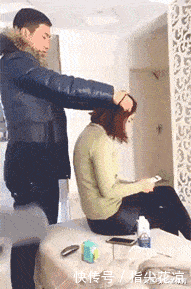 汉堡|搞笑GIF:精致女孩是这样吃汉堡的?