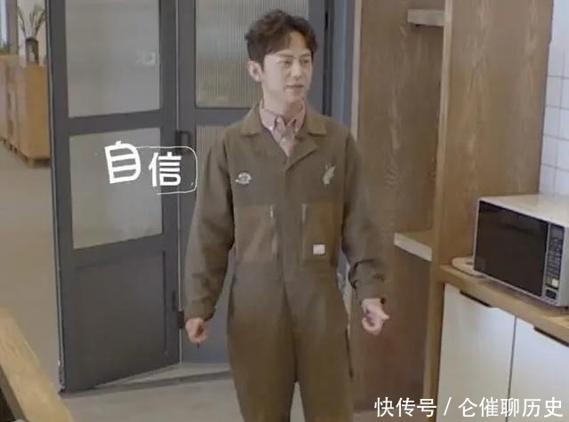 老师|四字弟弟跟何老师约定要穿背带裤,却不告诉他要束腰带,结果上身差距明显