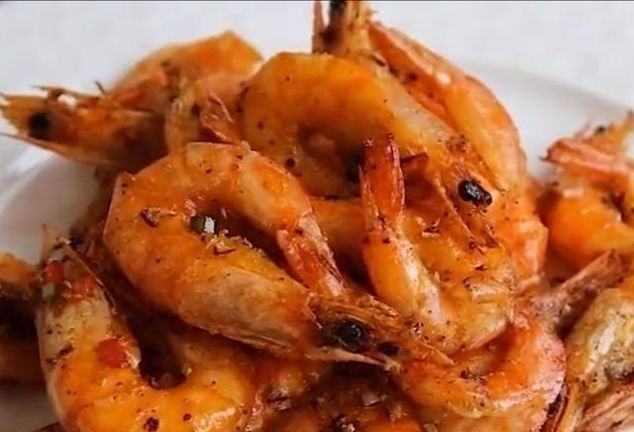 大虾|大虾不要水煮了,教你秘制新吃法,虾壳都不用吐,上桌瞬间被扫光