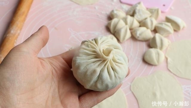 好吃|包子别再发面了,教你新吃法,皮薄馅儿大,比发面的好吃10倍!