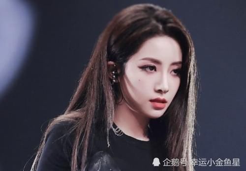  故意|周梓倩曝光喻言《青你2》决赛造型，到底是无心之失还是故意而为